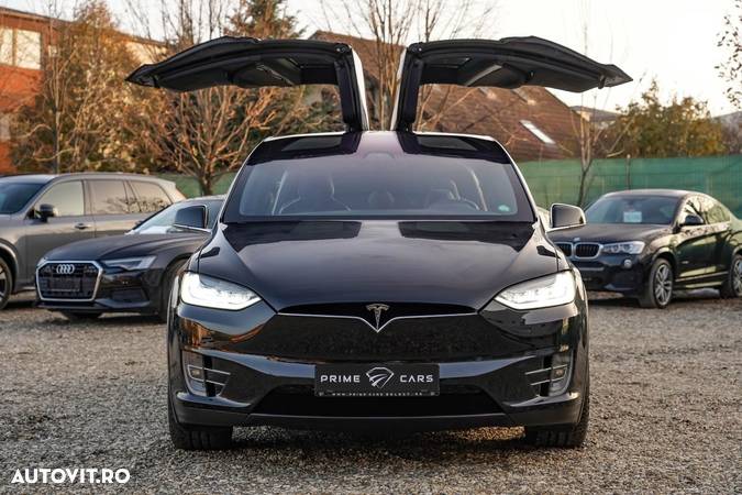 Tesla Model X - 3