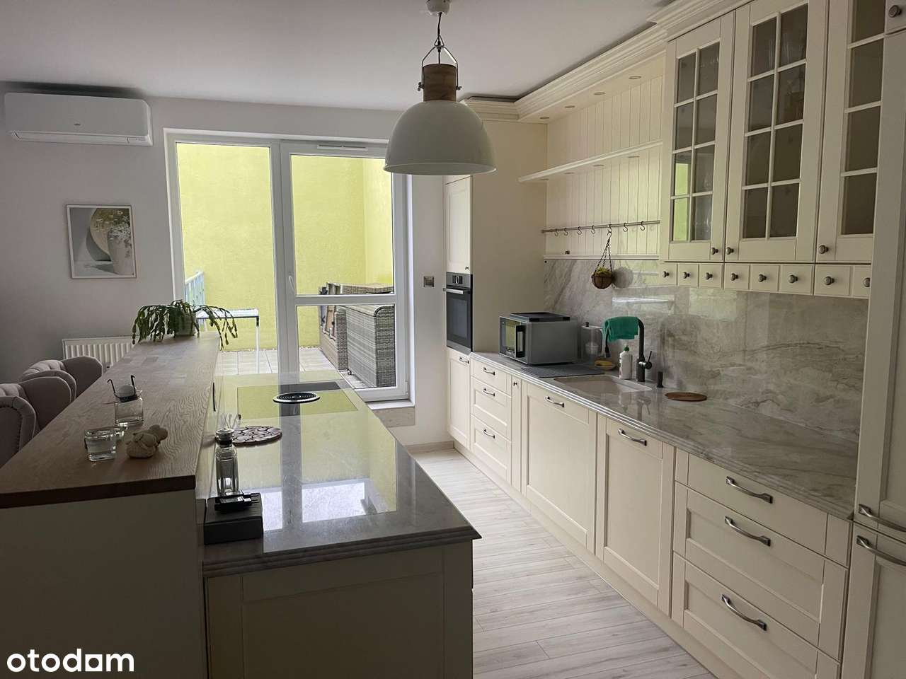 Stylowe mieszkanie z tarasem w centrum miasta-3