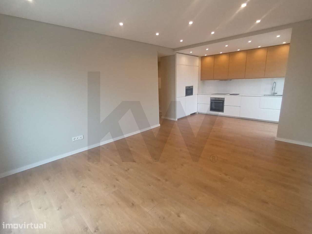 Arrendamento T3 totalmente renovado | A estrear | Centro da Sobreda - Grande imagem: 2/24