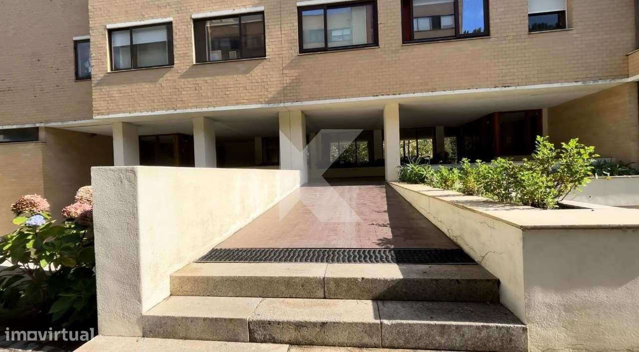 Apartamento T4 com garagem junto ao Rio Douro-27