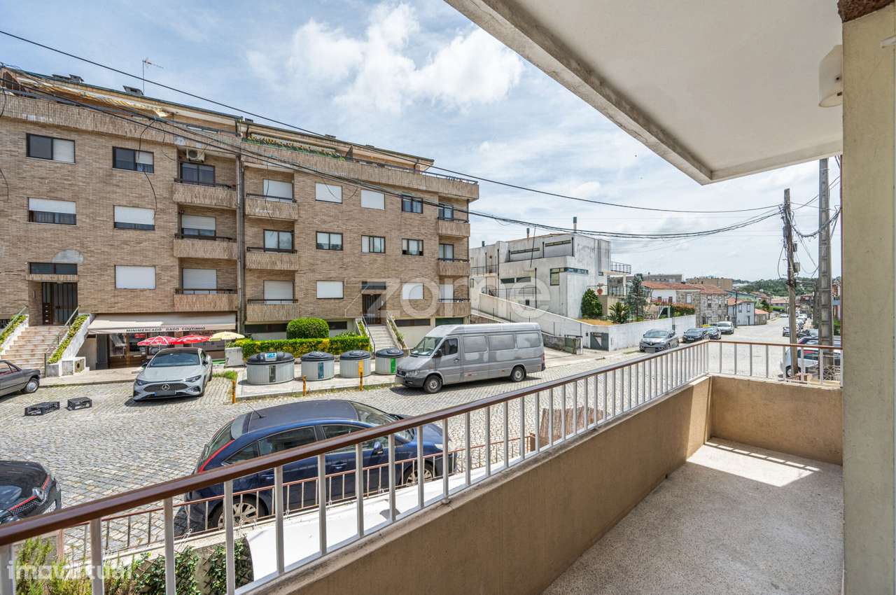 Apartamento T3 Renovado com Garagem Box em Águas Santas-6