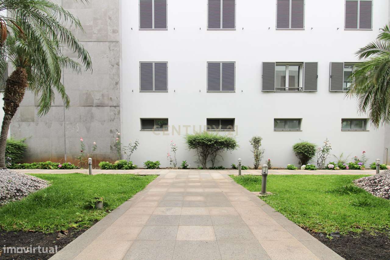 Apartamento T2 em Funchal (São Pedro) com Vista Mar-21