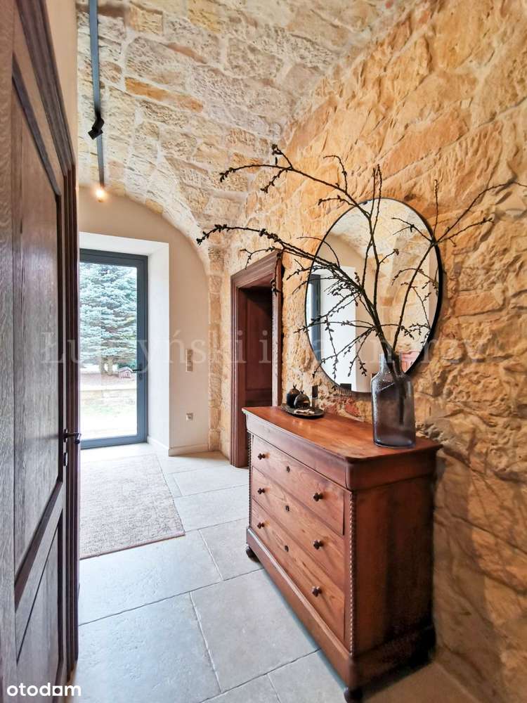 Wyjątkowa posiadłość z nieograniczonym potencjałe-12