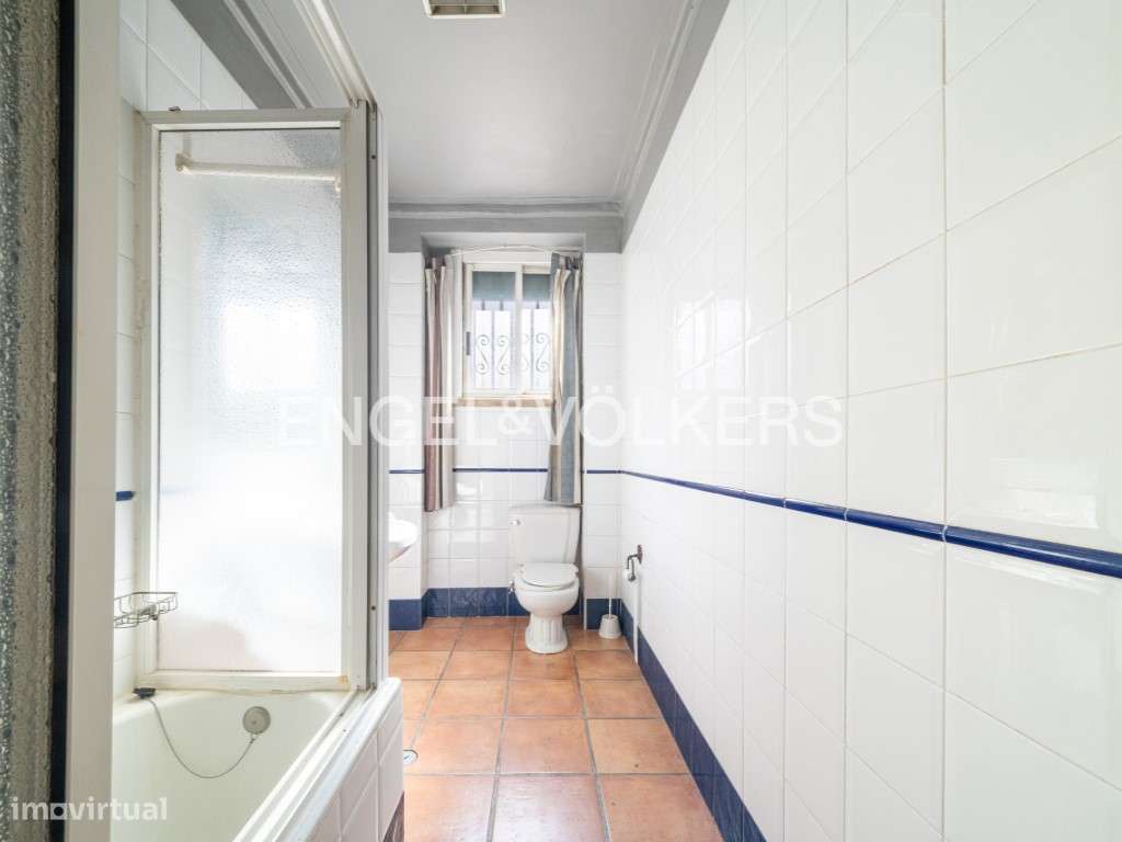 Apartamento para remodelação com estacionamento no Areeiro-11