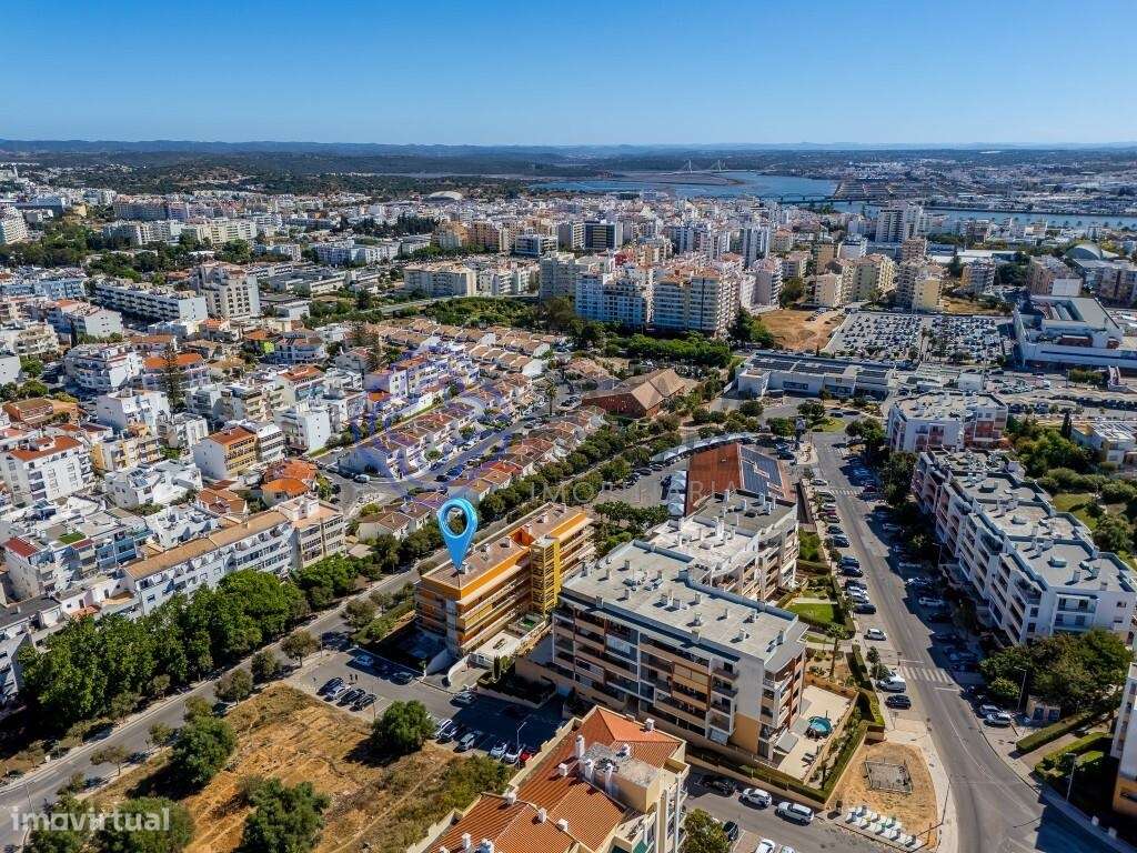 Apartamento T4 com 2 lugares de estacionamento, arrecadação e dois ter-28