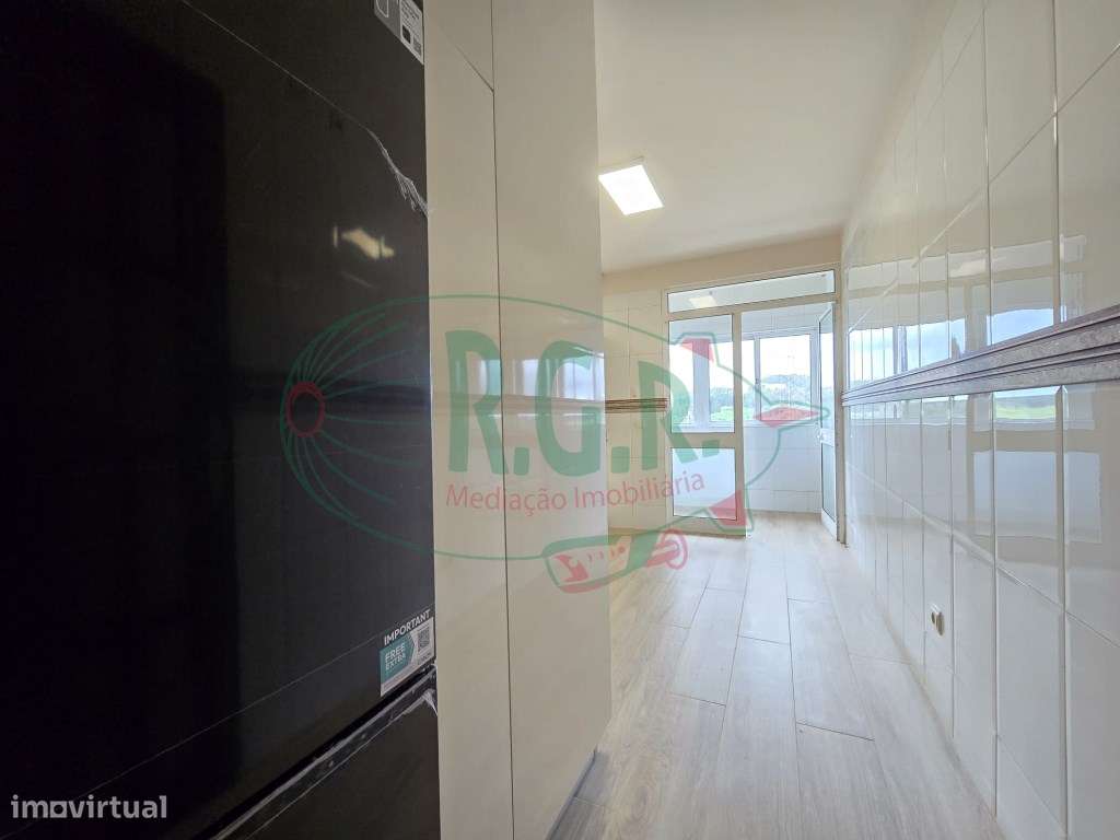 T2 C/ Lg Garagem e Arrúmos - Próximo Metyis-4