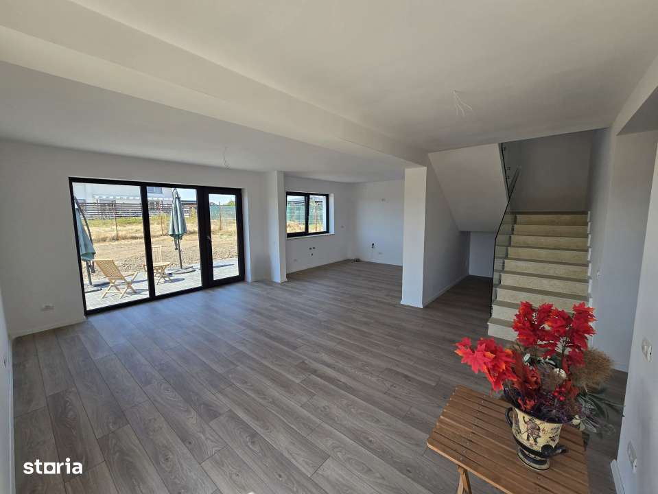 Casa langa padure cu curte generoasa 704 mp - Imagine principală: 3/10