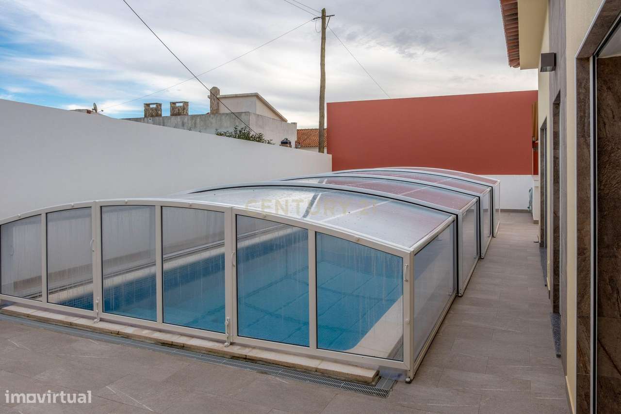 MORADIA ISOLADA TÉRREA T3 COM PISCINA AQUECIDA - ASSENTA (São Pedro d-25