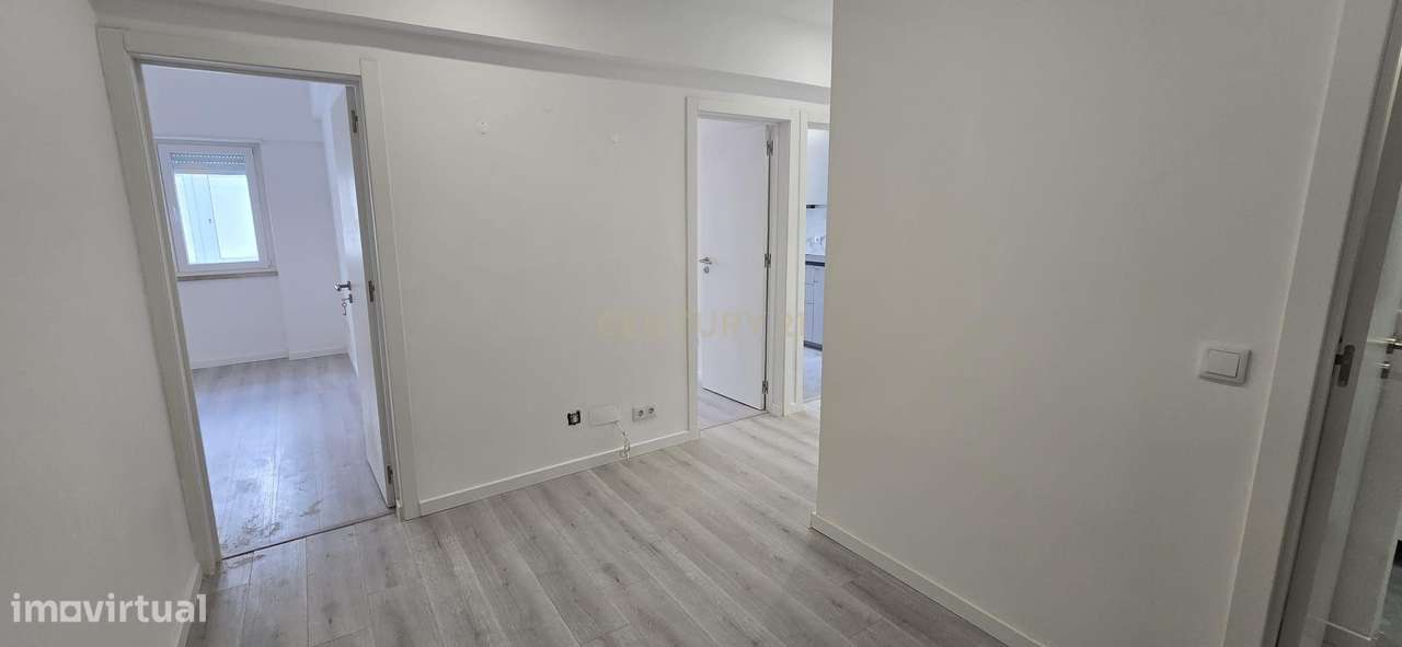 T3 em Almada com logradouro/ Excelente Localização-2