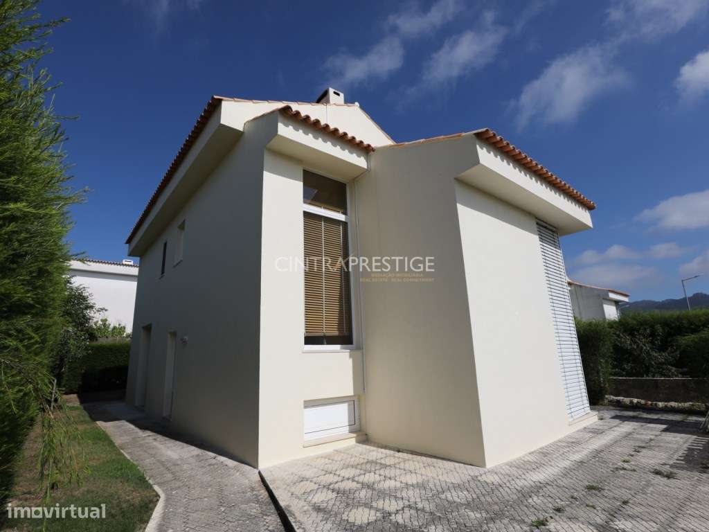 Moradia T3 com Jardim e Garagem na Quinta Verde - Nafarros, Sintra.-44