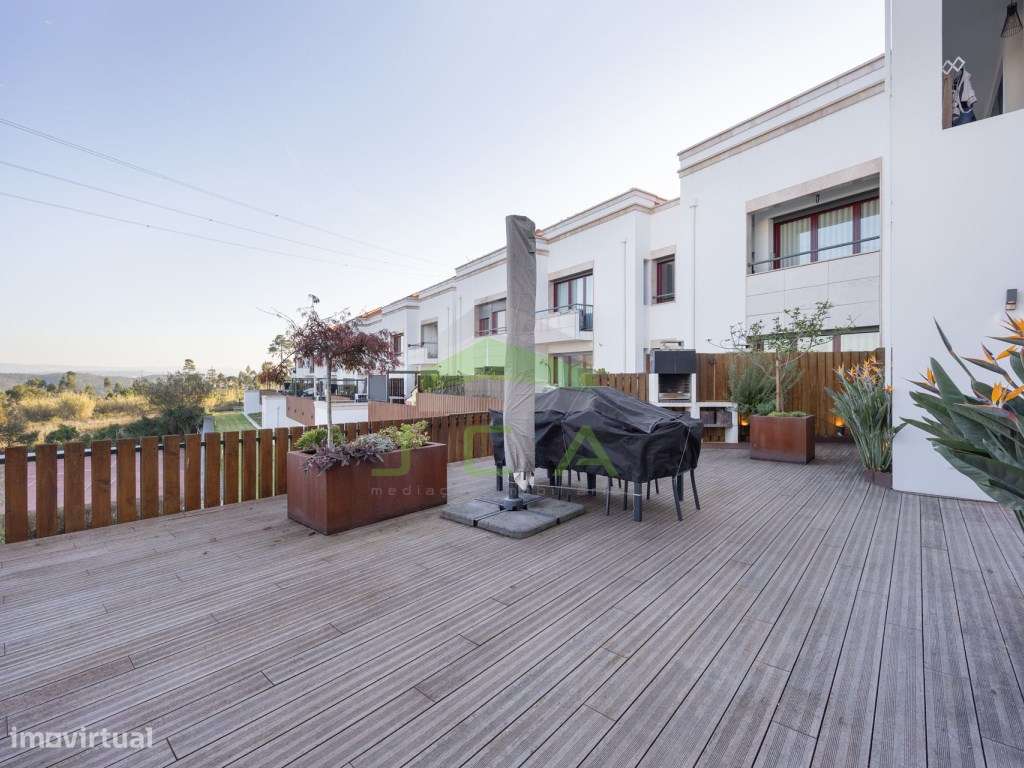 Excelente apartamento T4 com terraço e piscina-12