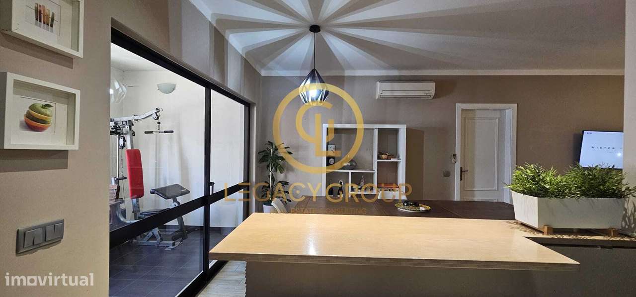 ?️ Apartamento T2 em Quarteira com Vista Mar e Garagem – A 200m da...-8