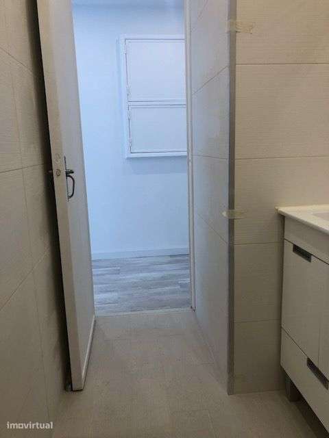 Apartamento T2 completamente remodelado ao pé da estação de comboios - Grande imagem: 5/11