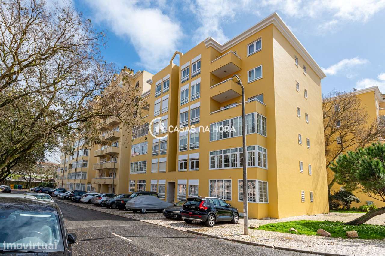 Agradável apartamento T3 na Rua Garcia de Resende, junto ao Colégio...-23