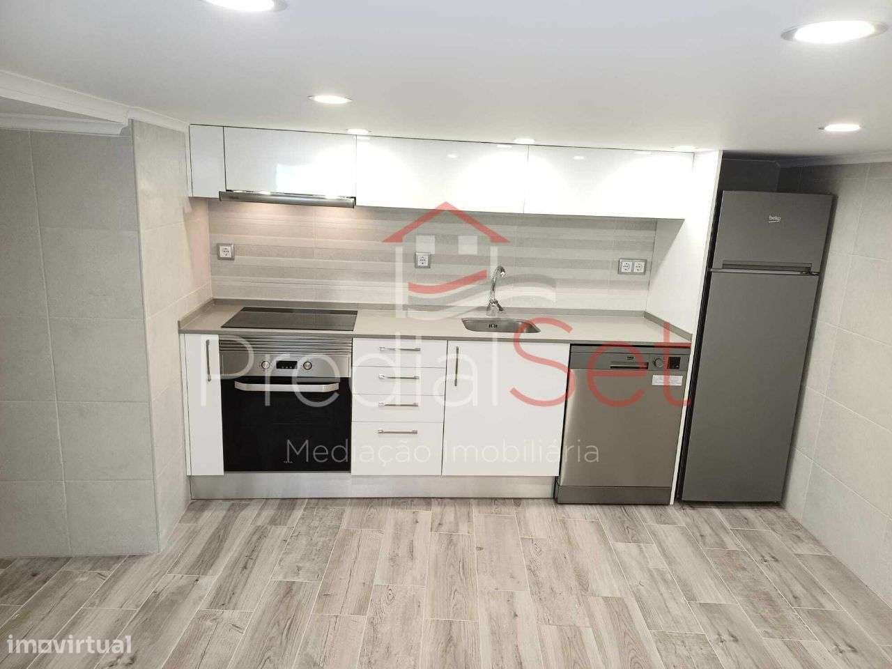 Moradia T2- Com Logradouro a 50m da Praia - Grande imagem: 4/37