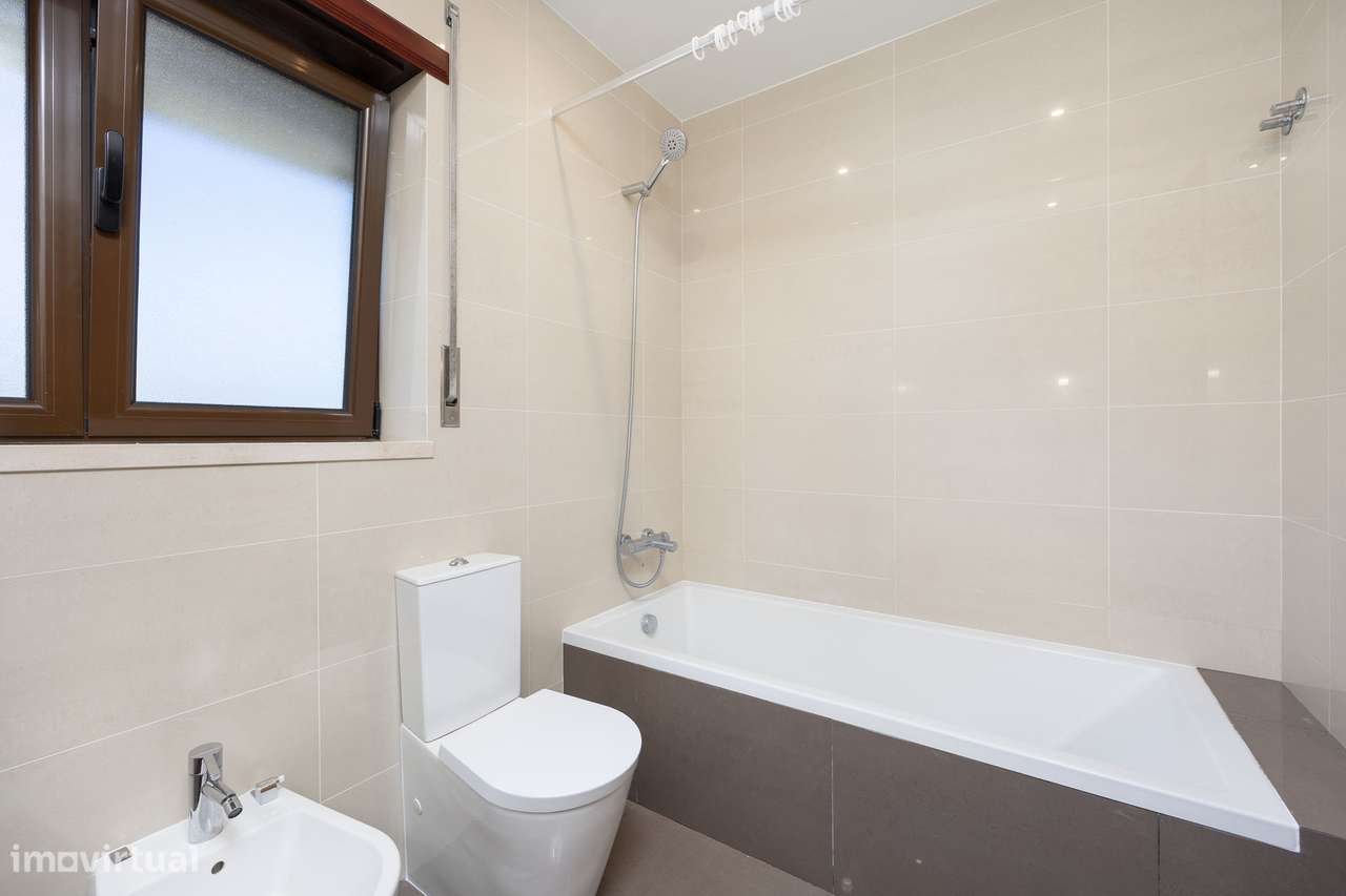 Apartamento T5 | Último Piso | Capuchos, Leiria-28