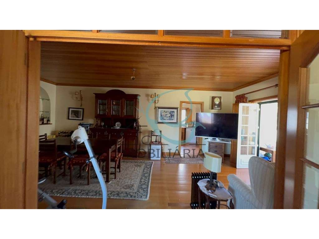 Moradia T4 em Azeitão - Excelente Oportunidade-10