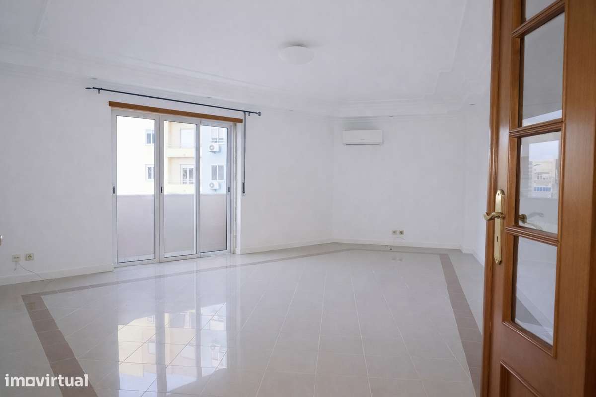 Apartamento T3 em Santa Marta do Pinhal - Grande imagem: 3/16