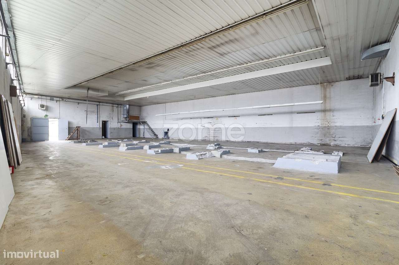 Armazém para Arrendamento em Creixomil, Guimarães - 670m² - Grande imagem: 3/32
