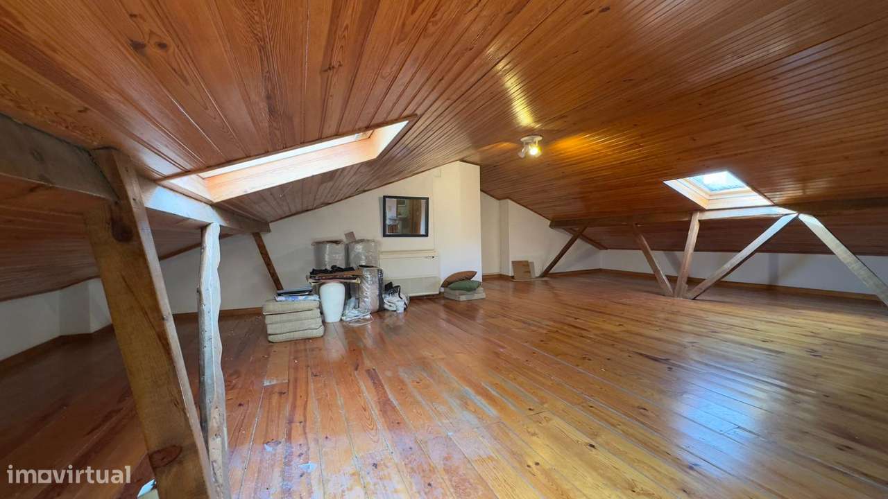 Moradia T6 - 220m2 - 3 pisos - 2 garagens - Barro - Pinheiro de Loures-42