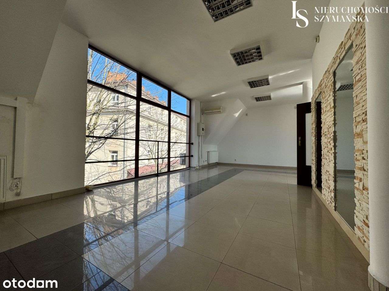 Nieruchomość komercyjna w doskonałej lokalizacji w-14