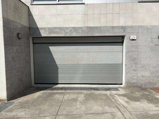 Apartamento T3 com varanda e estacionamento - Rua Duque de Terceira-11