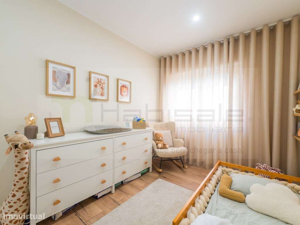 Apartamento T2 totalmente remodelado junto à estação.-19