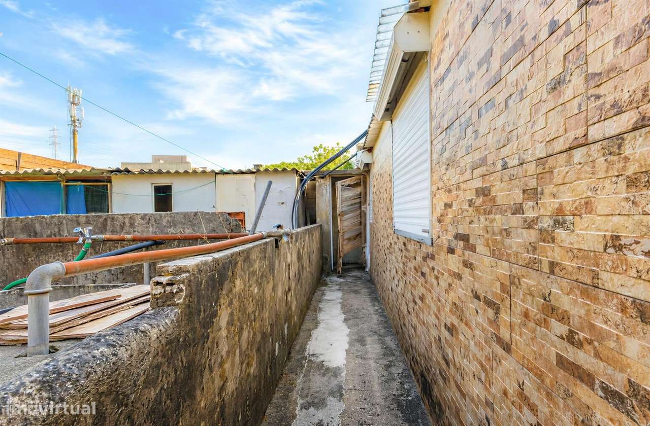 Casa Bifamiliar na Senhora da Hora | 185 m2 | Terreno com Cerca de...-25