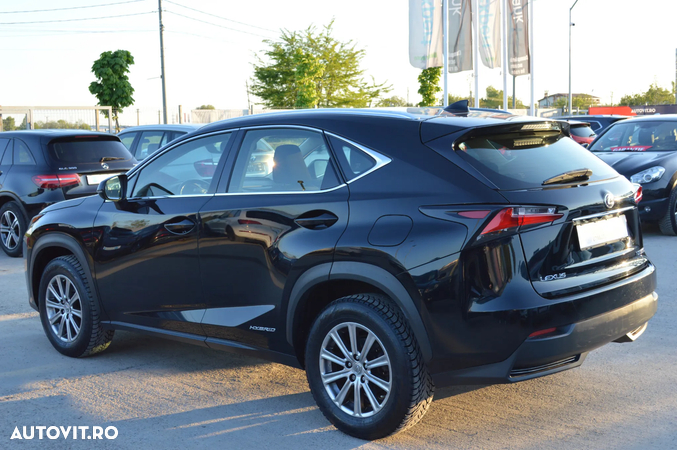 Lexus Seria NX - 4