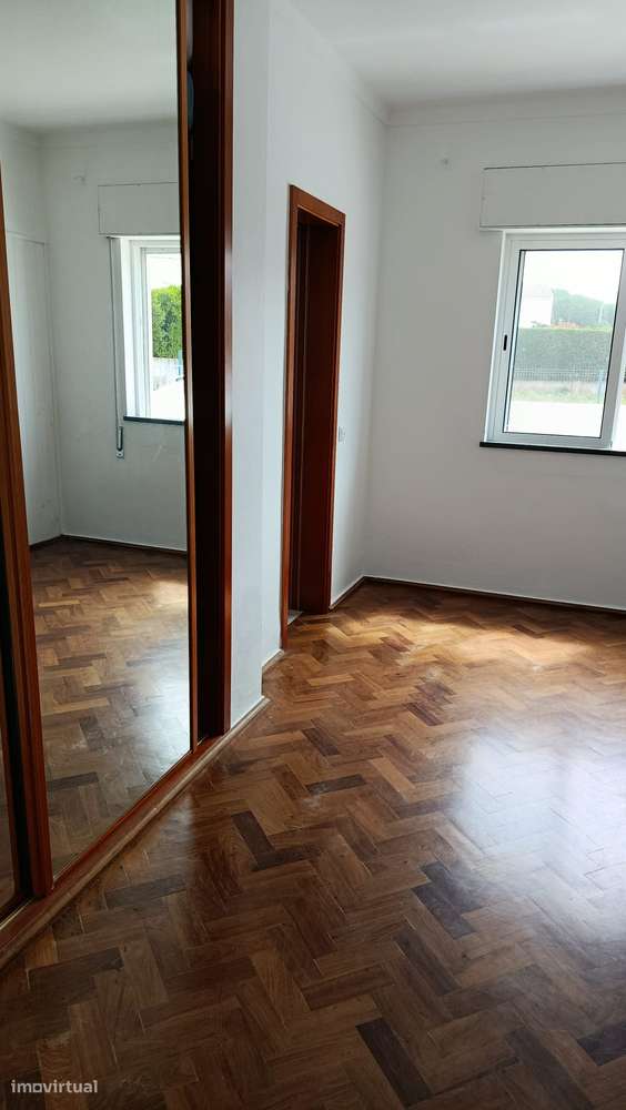 Moradia T9 Isolada com Jardim em Sagres-17