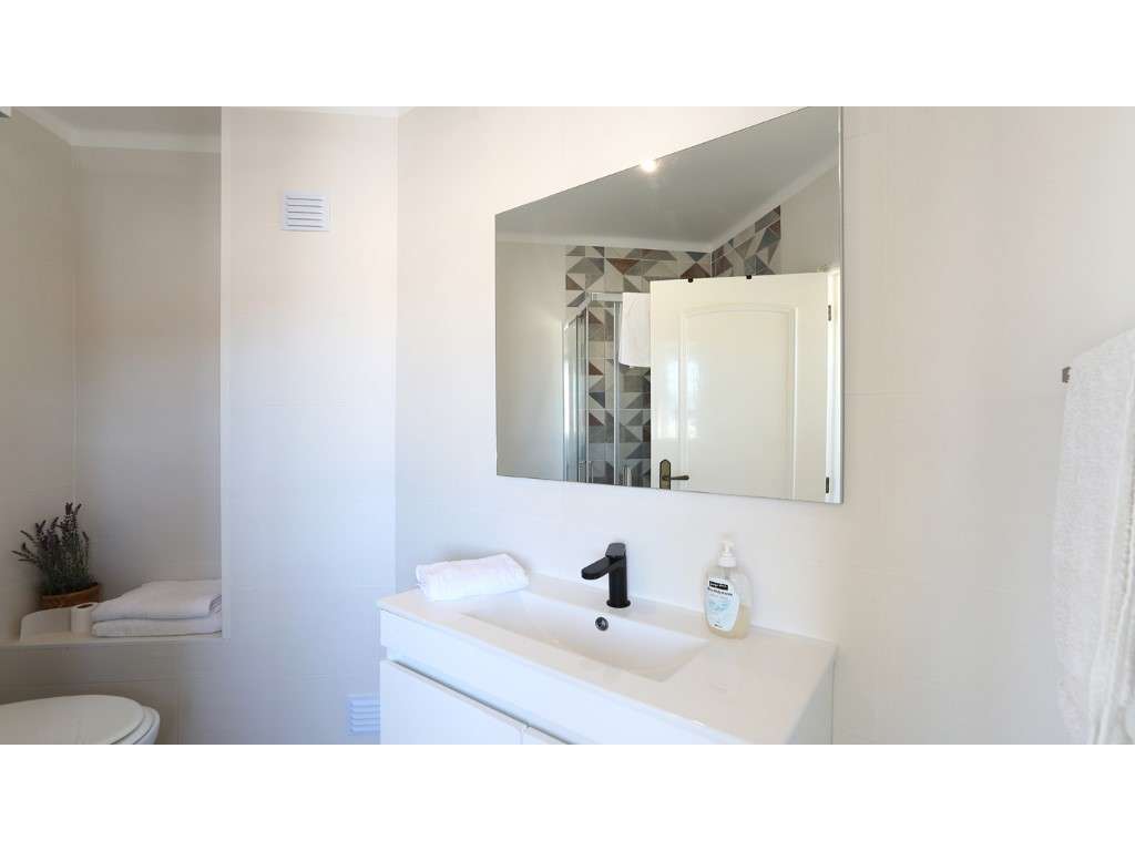 Apartamento T1 + Sotão em Primeira Linha de Mar na Nazaré-10
