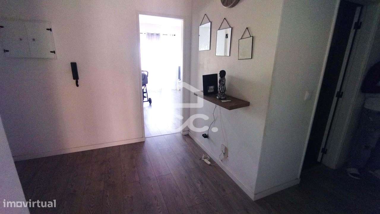 Apartamento tipo T-3 em zona central da cidade.-12