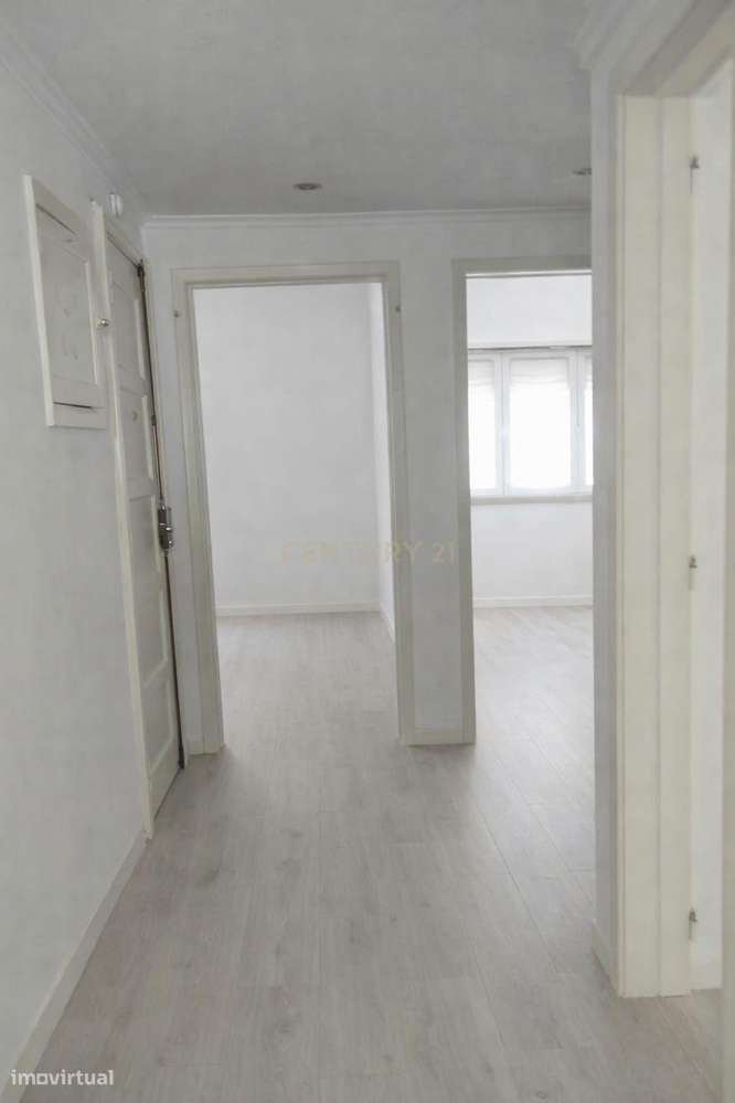 T2 COM TERRACO NA PENHA DE FRANÇA - Grande imagem: 5/11