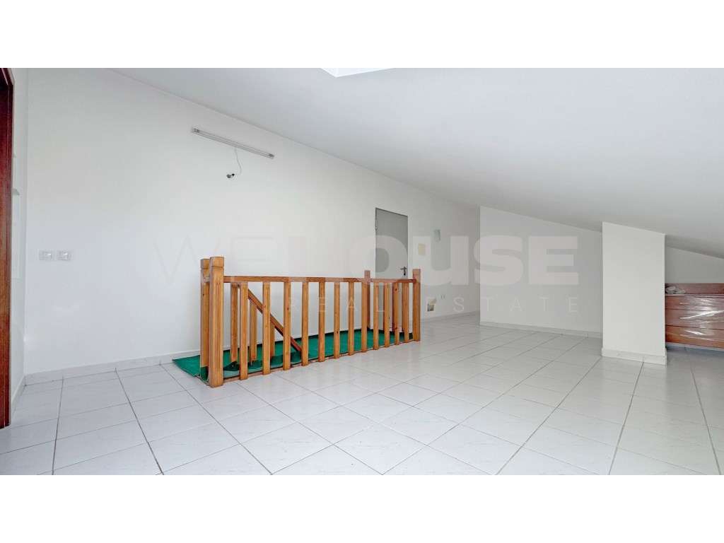 T2+2 na Baixa da Banheira com dois lugares de parqueamento-19