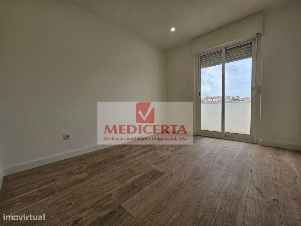 Amadora- Damaia-Cima T4 (104m2) Totalmente remodelado-16