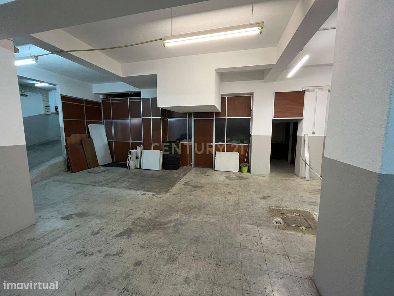 Armazém com uma área de 273 m2, localizado no Pendão – Queluz, com ace - Grande imagem: 5/6