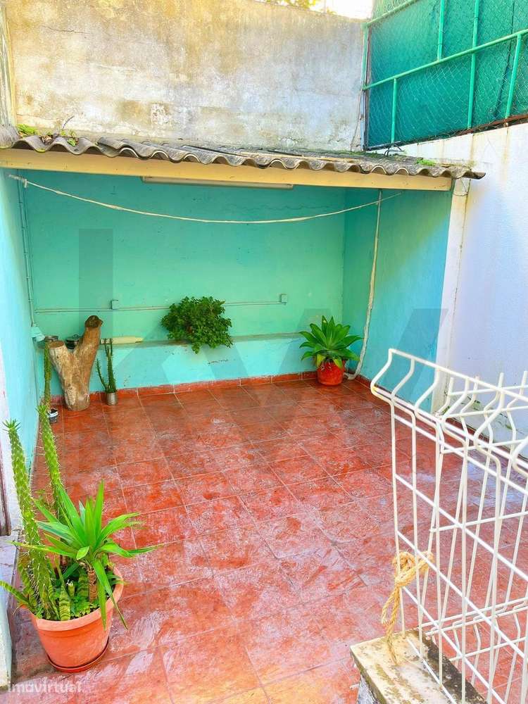 O Refúgio do Feijó: Apartamento T1 com Potencial de Design, Terraço  P - Grande imagem: 4/19