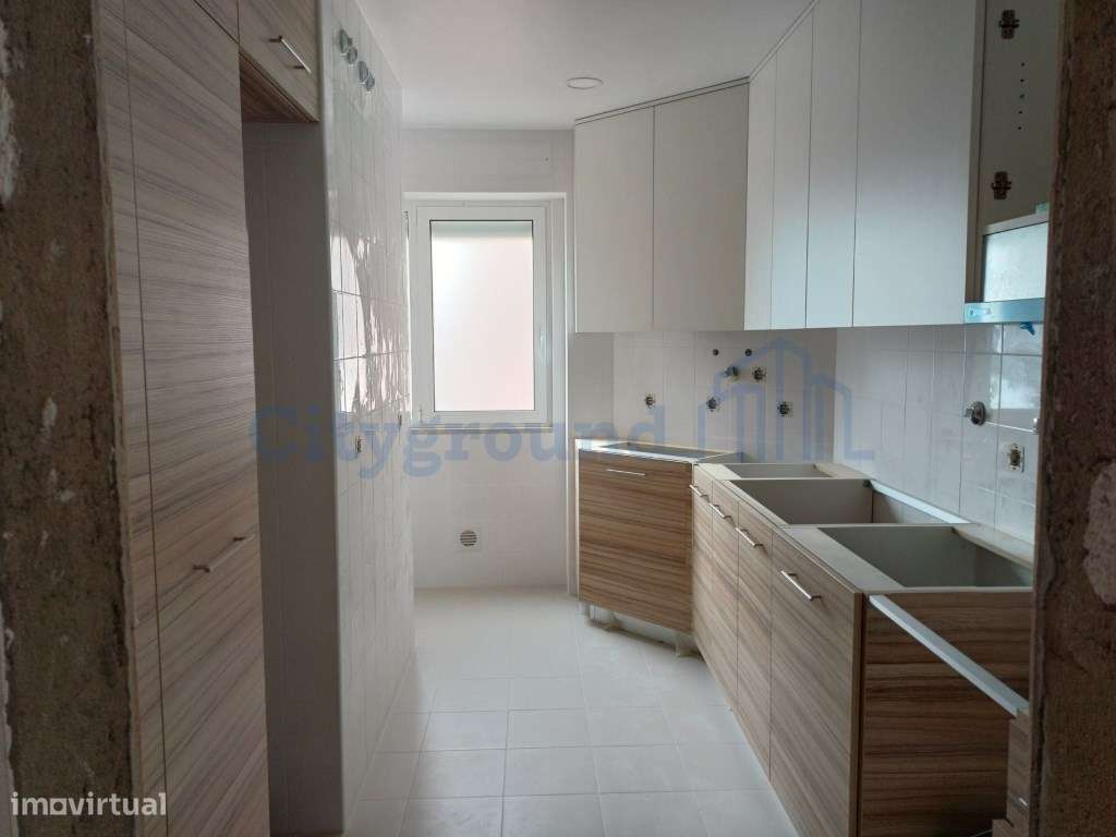 Excelente prédio renovado, de 10 fracções, em Benfica-23