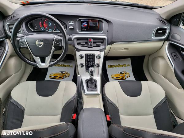 Volvo V40 Cross Country D2 Powershift Momentum - 9