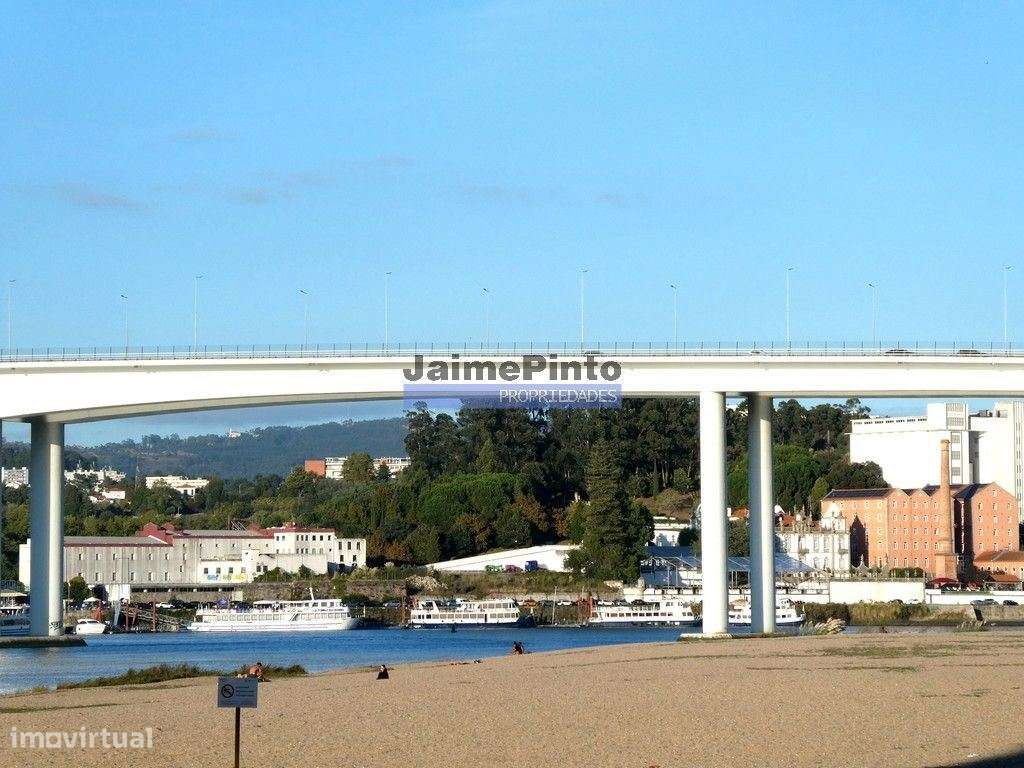 Apartamento T2, área de 70m2 + 20m2, em construção. Portugal, Campa... - Grande imagem: 4/6