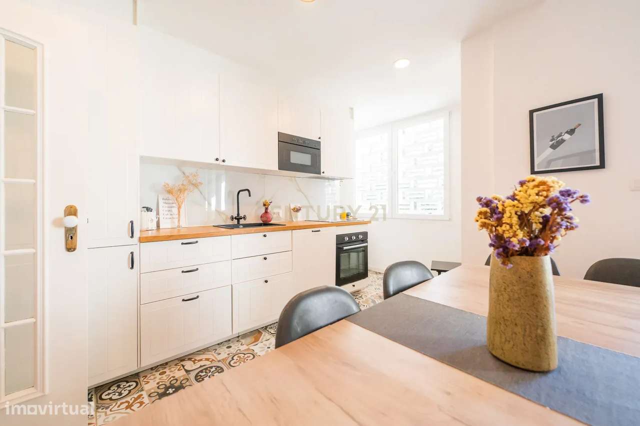 Excelente T2 Totalmente Remodelado | Monte Estoril-6