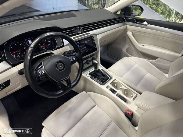 VW Passat Variant 1.6 TDI Confortline DSG - 12