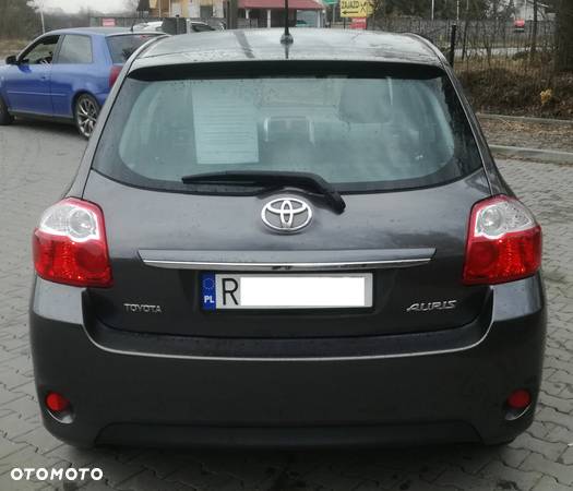 Toyota Auris 1.4 D-4D - 5