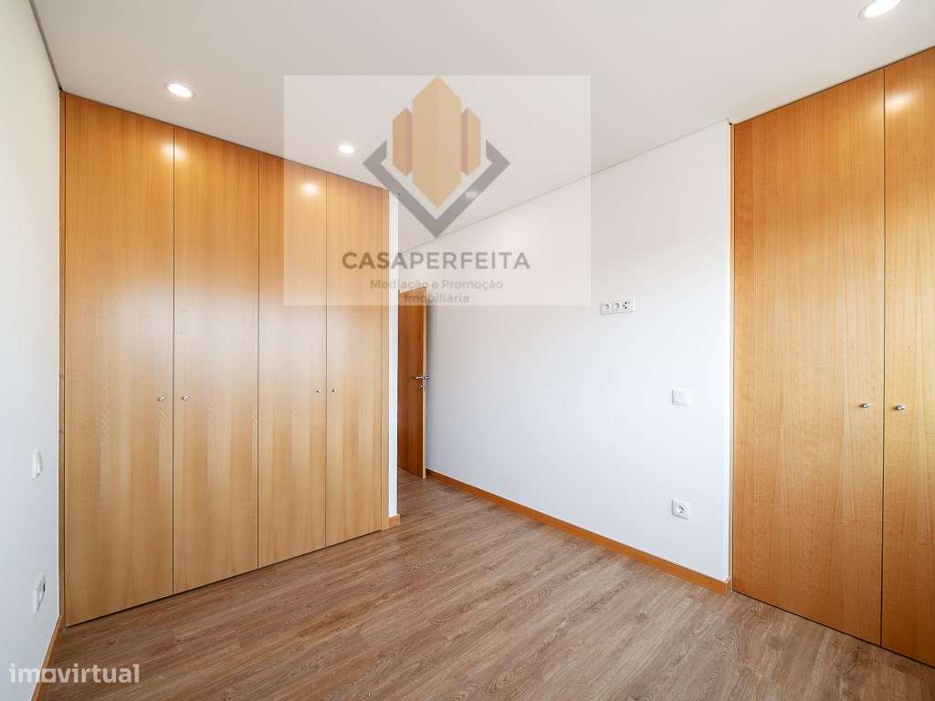 Apartamento T1 Novo com Varanda Ampla e Lugar de Garagem - Oliveira...-20
