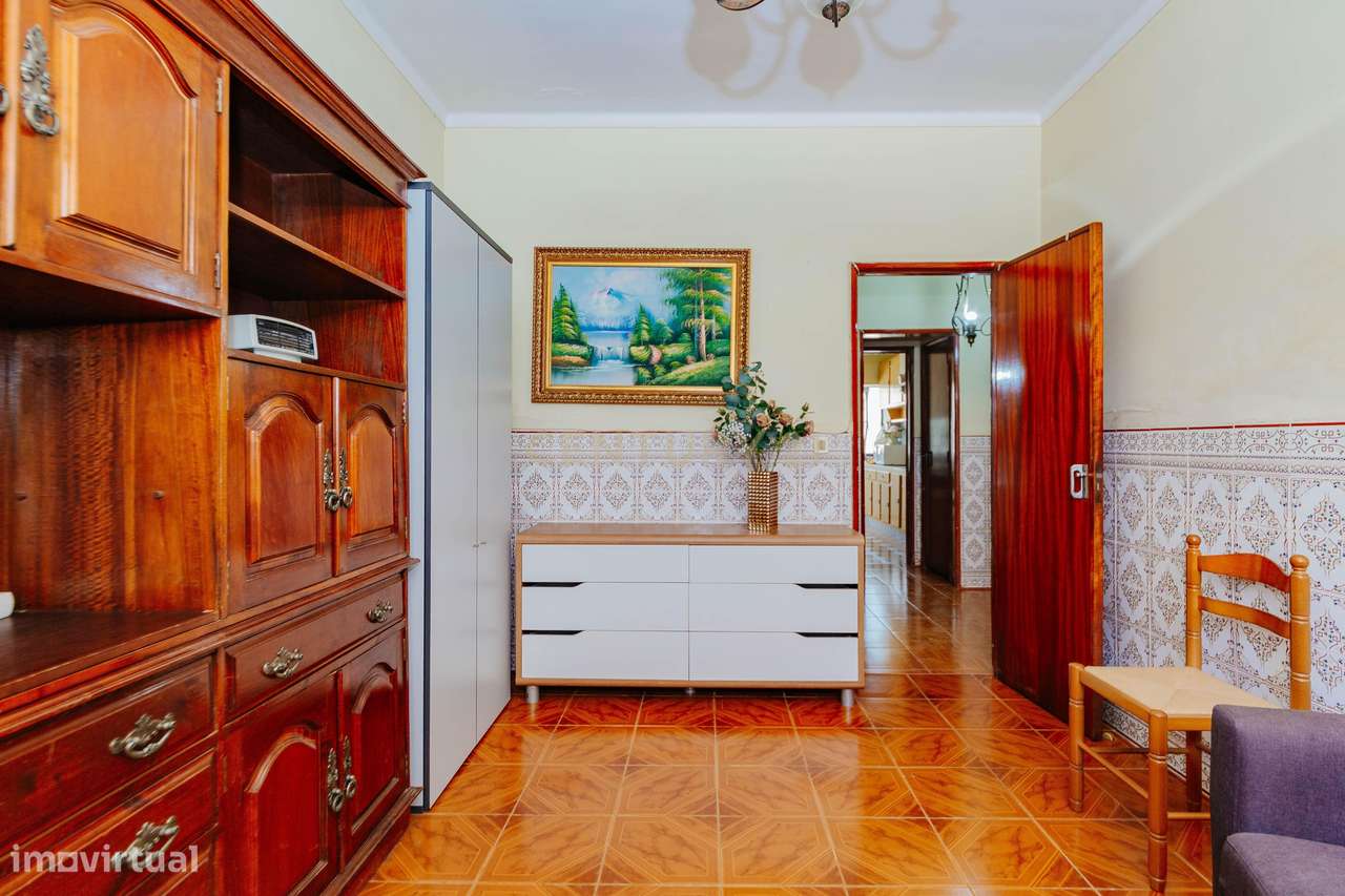 Apartamento T1 para Remodelação Total, Alto Seixalinho, Barreiro - Grande imagem: 2/12