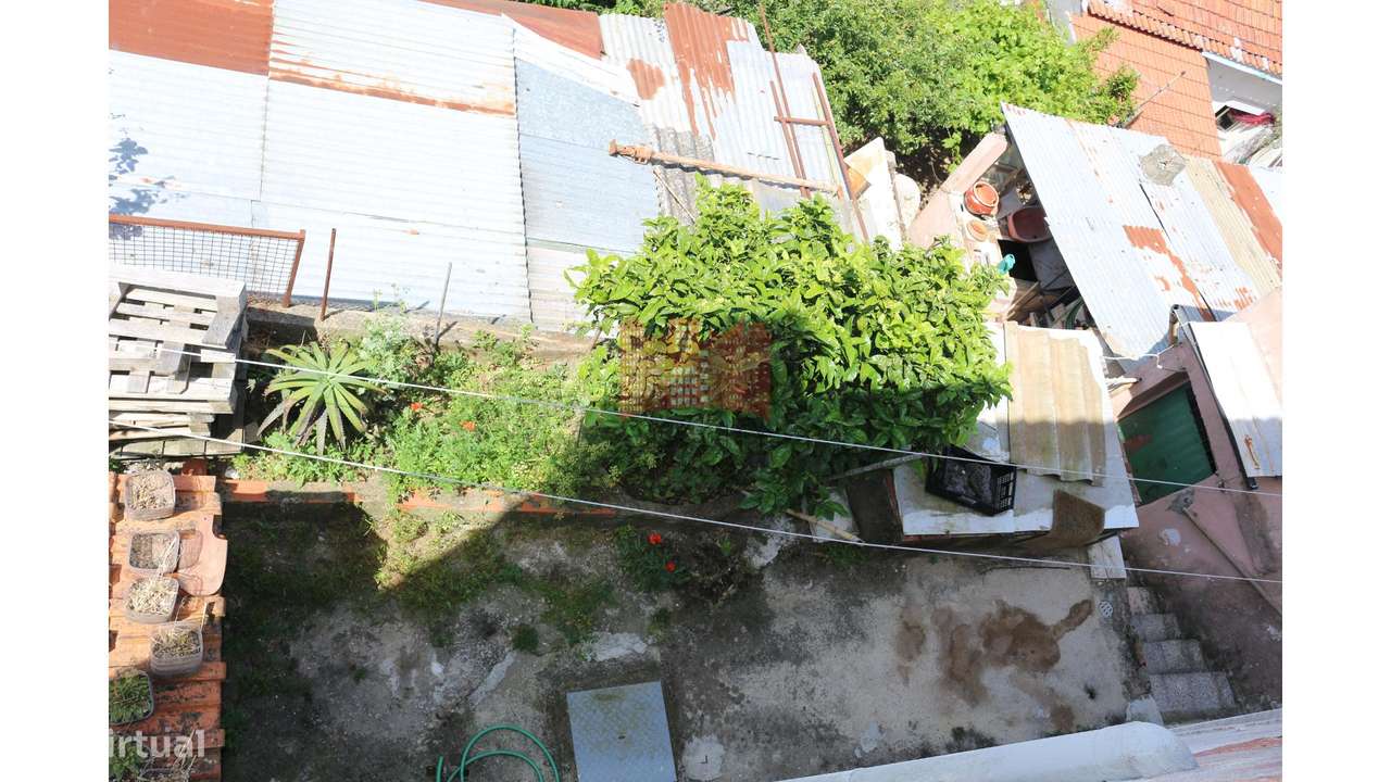 Moradia T2+T2 | Terreno 326 M2-11