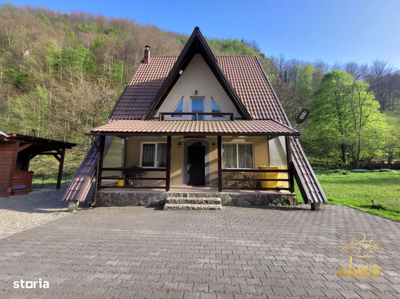 Casa de vacanta cu 4 camere  de vanzare in Remeti– Bihor