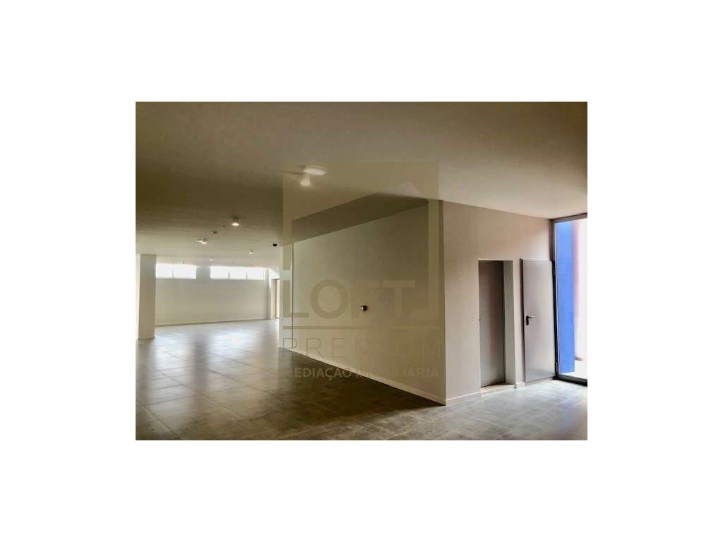 Apartamento T1 com 2 Frentes , Terraço, Totalmente Mobilado e Equip...-6