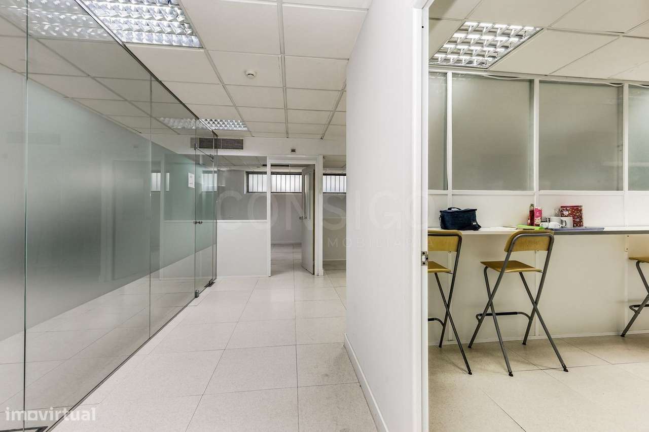 Escritório, loja e armazém com 550 m² em Linda-a-Velha, pronto a funci-10