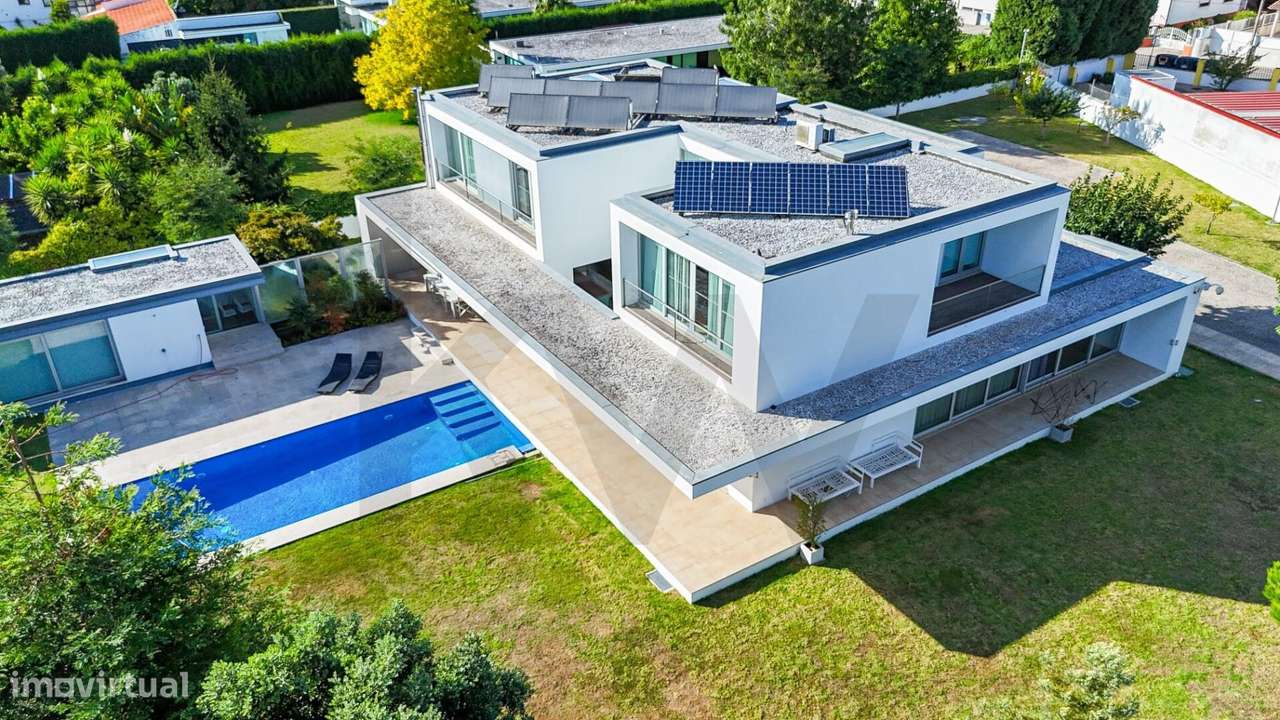 Moradia T5 de Luxo com Piscina e Lote de 2.773 m2-54